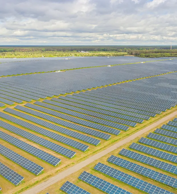 Vista aérea de un parque solar fotovoltaico